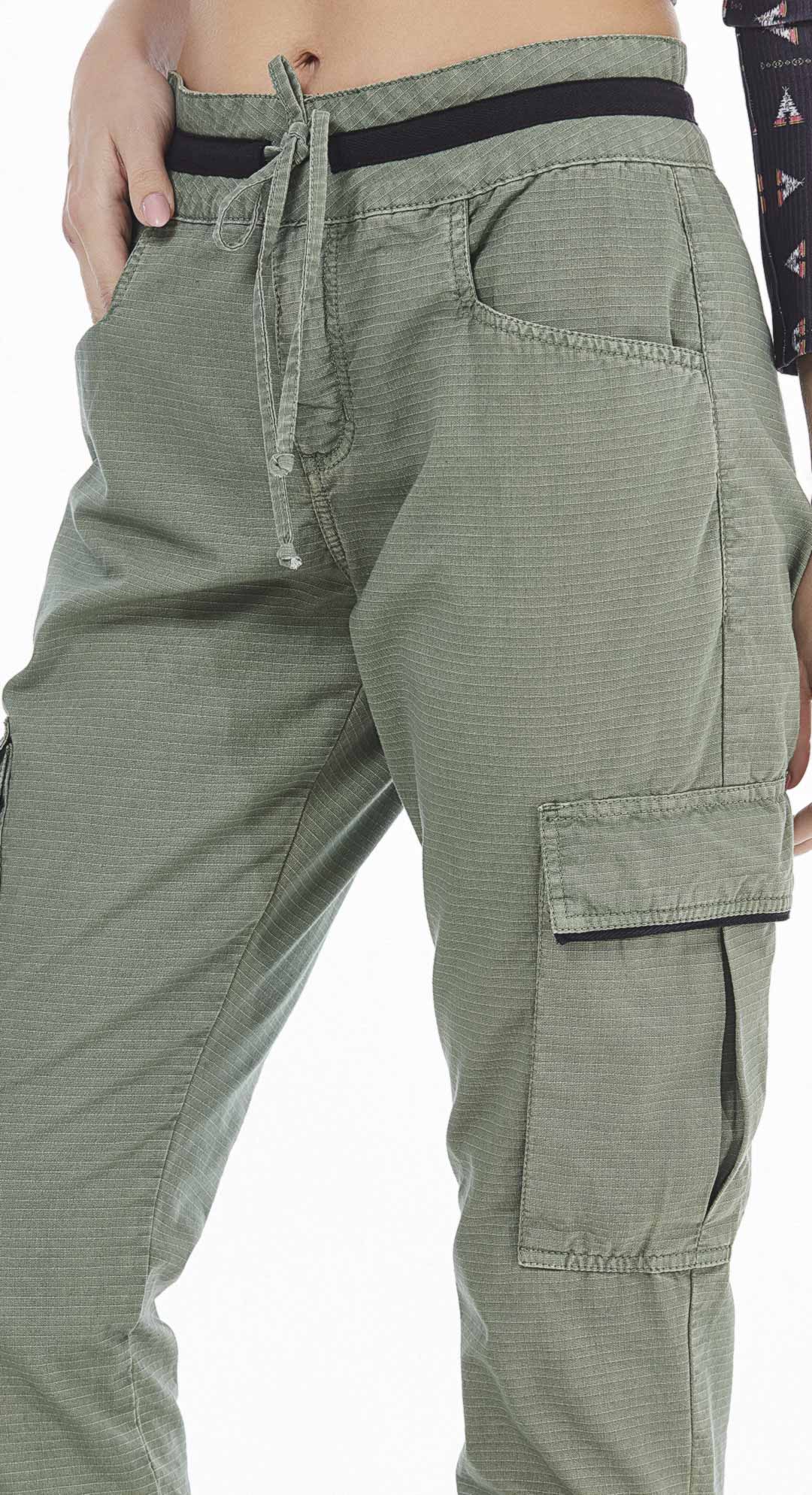 calça sarja bolso lateral