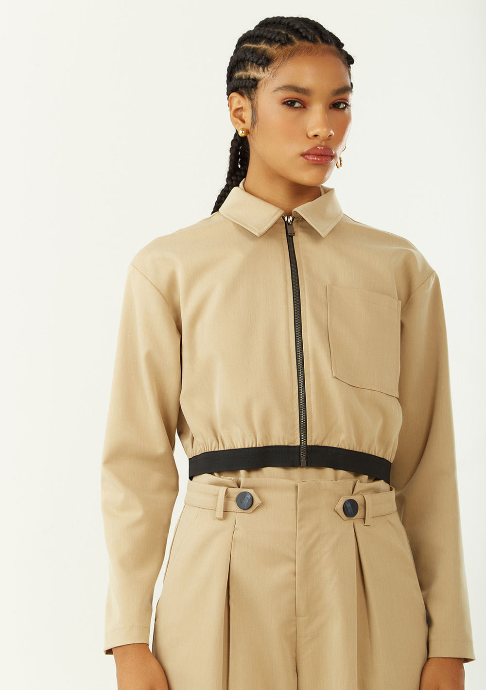 Camisa Zinco Solta Gola Tradicional Manga Longa Cropped Bege