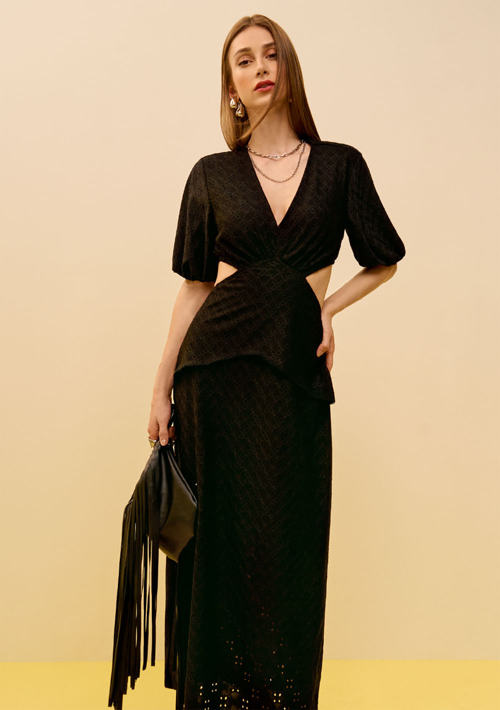 Vestido Zinco Solto Decote V Manga 7 Oitavos Midi Preto