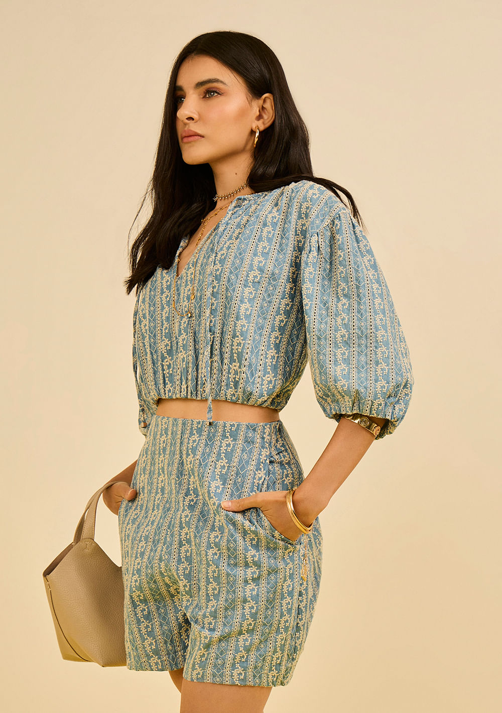 Blusa Zinco Solta Decote Canoa Manga 3 Quartos Cropped Azul