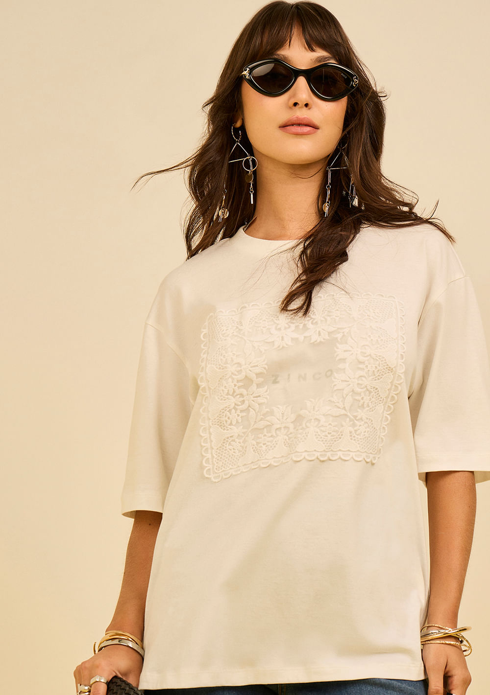 Camiseta Zinco Oversized Decote Careca Manga Curta Alongada Off White
