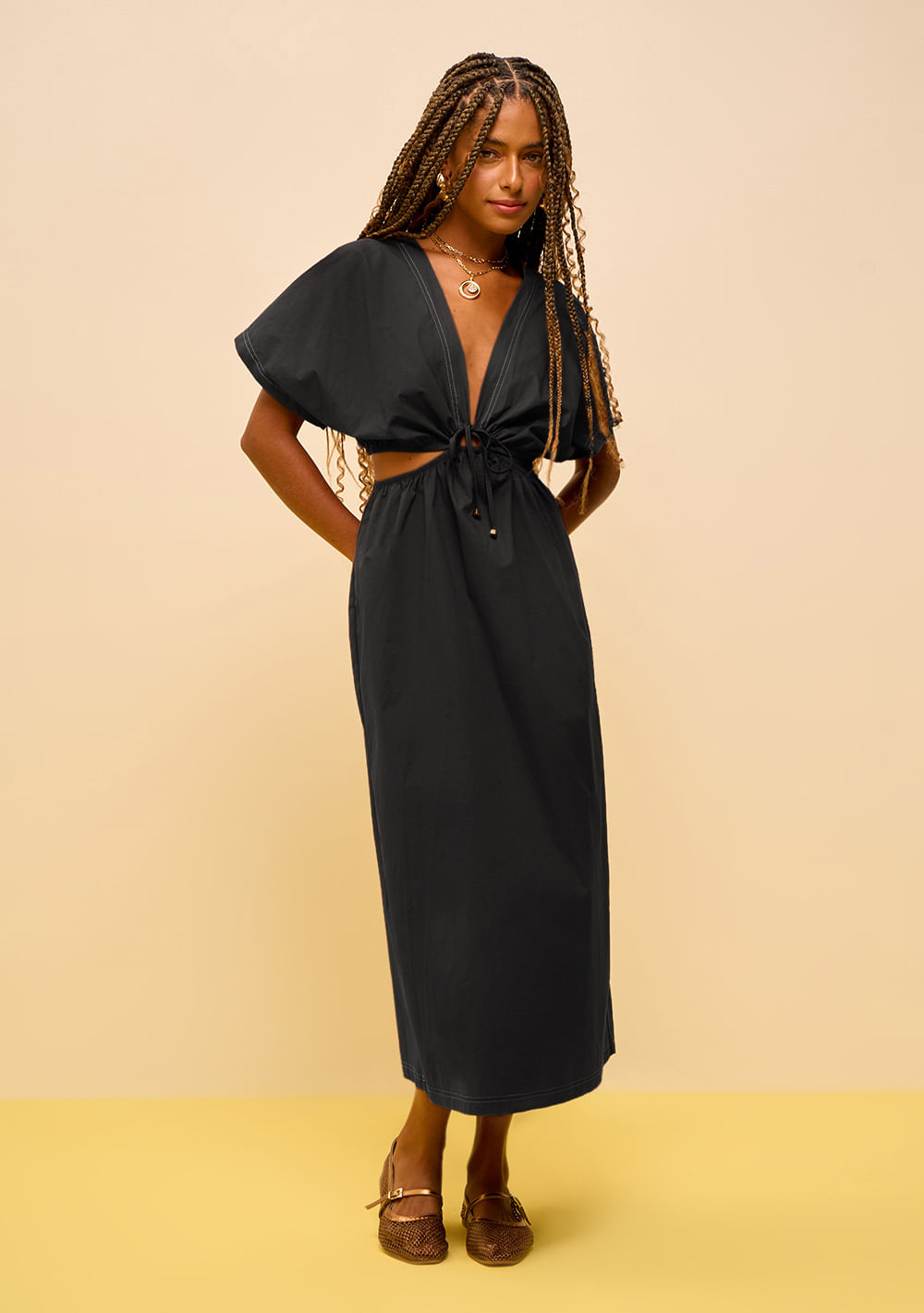 Vestido Zinco Solto Decote Canoa Manga 3 Quartos Midi Preto